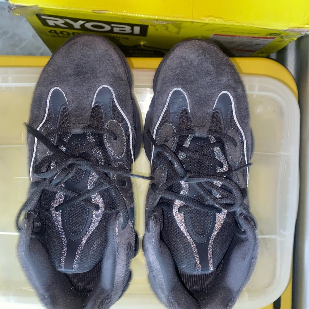 Yeezy - Picture 2 of 6